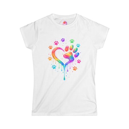 BASIC T‑SHIRT Damen – Rainbow Pawprint Heart für Tierliebhaber